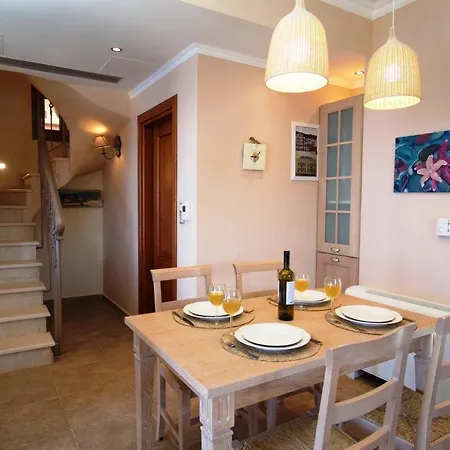 Ellis Villa *